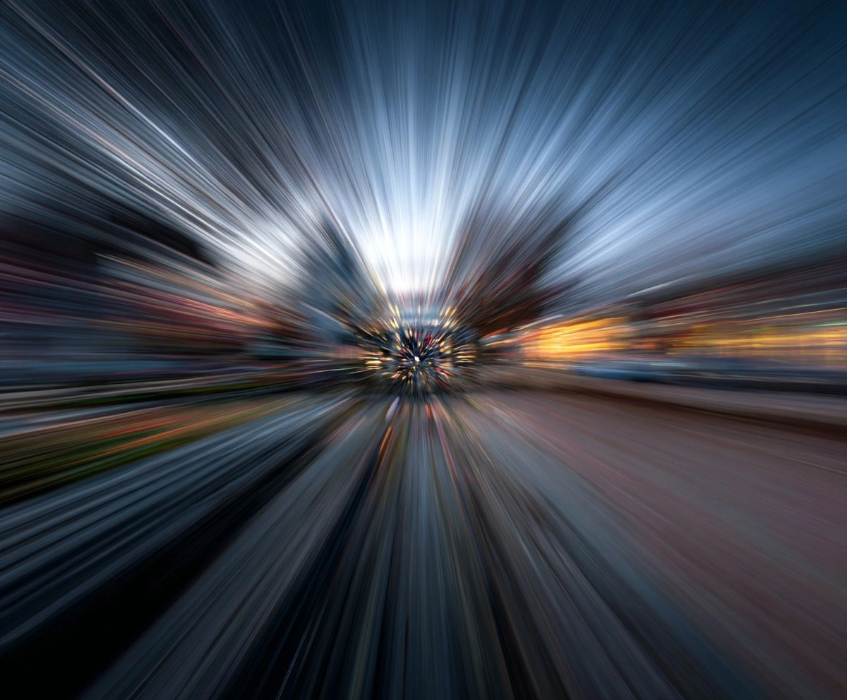 径向变焦模糊（Radial Zoom Blur，运动拉伸）